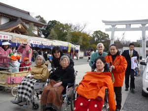 護国神社到着です。