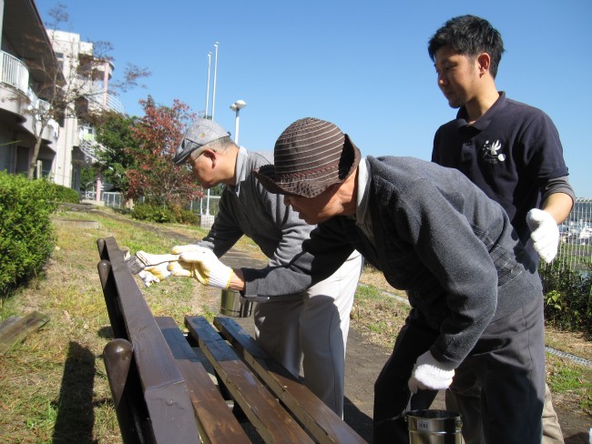 ペンキ塗りは童心に還ります