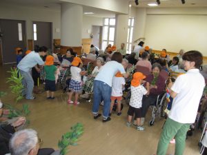 子ども達とお年寄りさんの願いが天に届け！