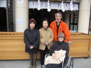 寒風吹きすさぶ護国神社