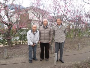 梅は〜咲いたか〜桜はまだかいな