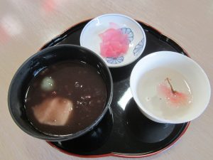 太る太ると言いつつもつい食べちゃうおぜんざい